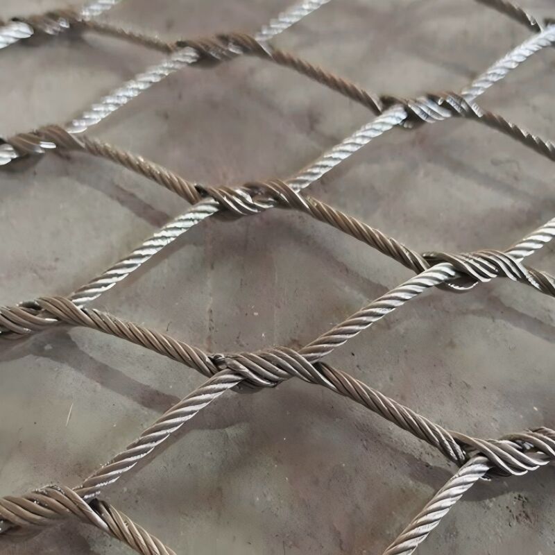 Flexible rope safety netting suitable for scaffolding safety and perimeter protection